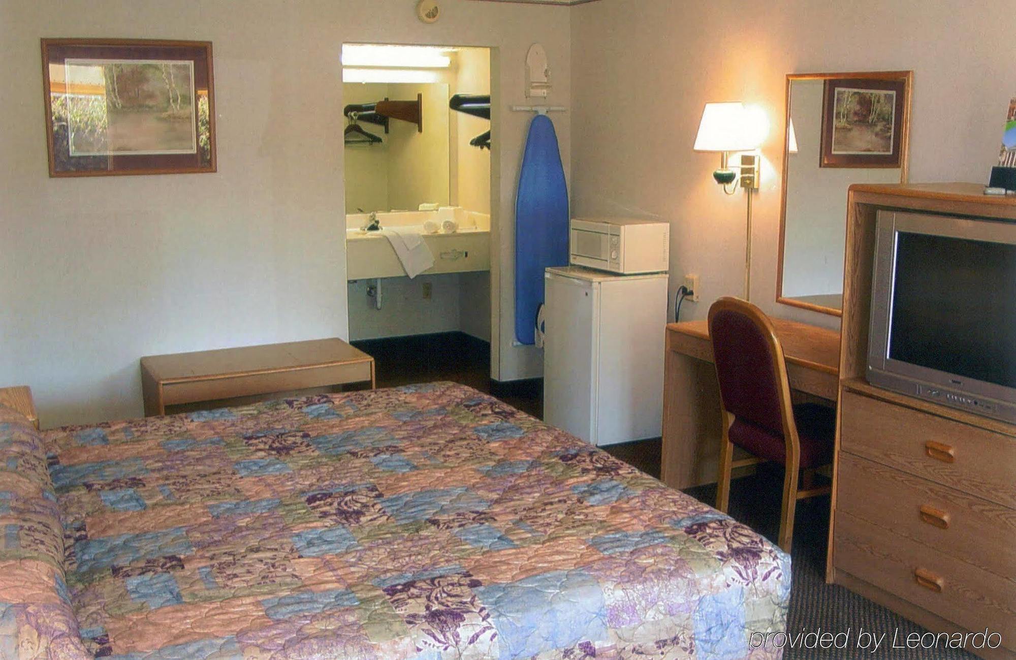 Governors Inn Shelby Room photo